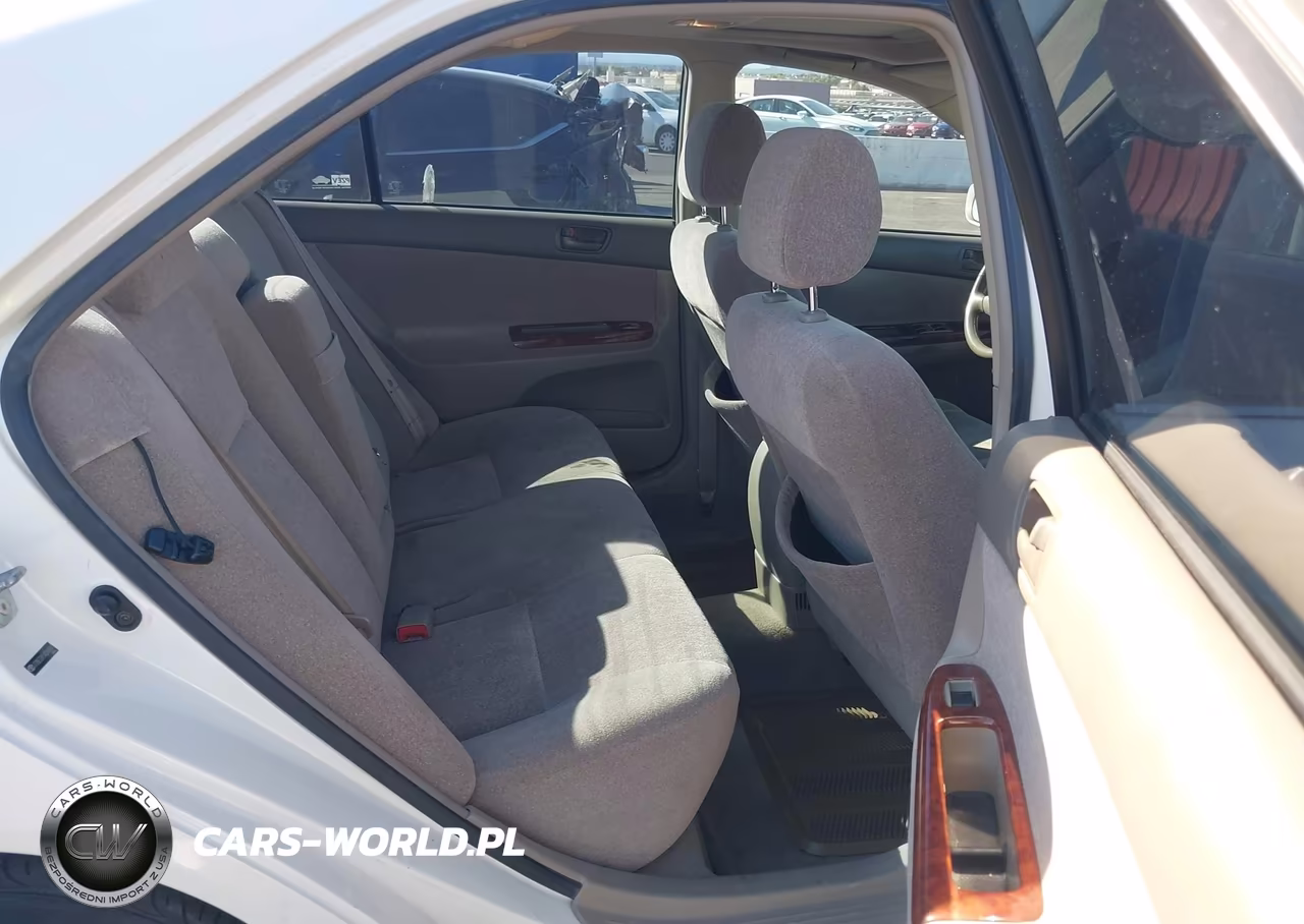 2004 Toyota Camry Le VIN:JTDBE32K540268641 - 8