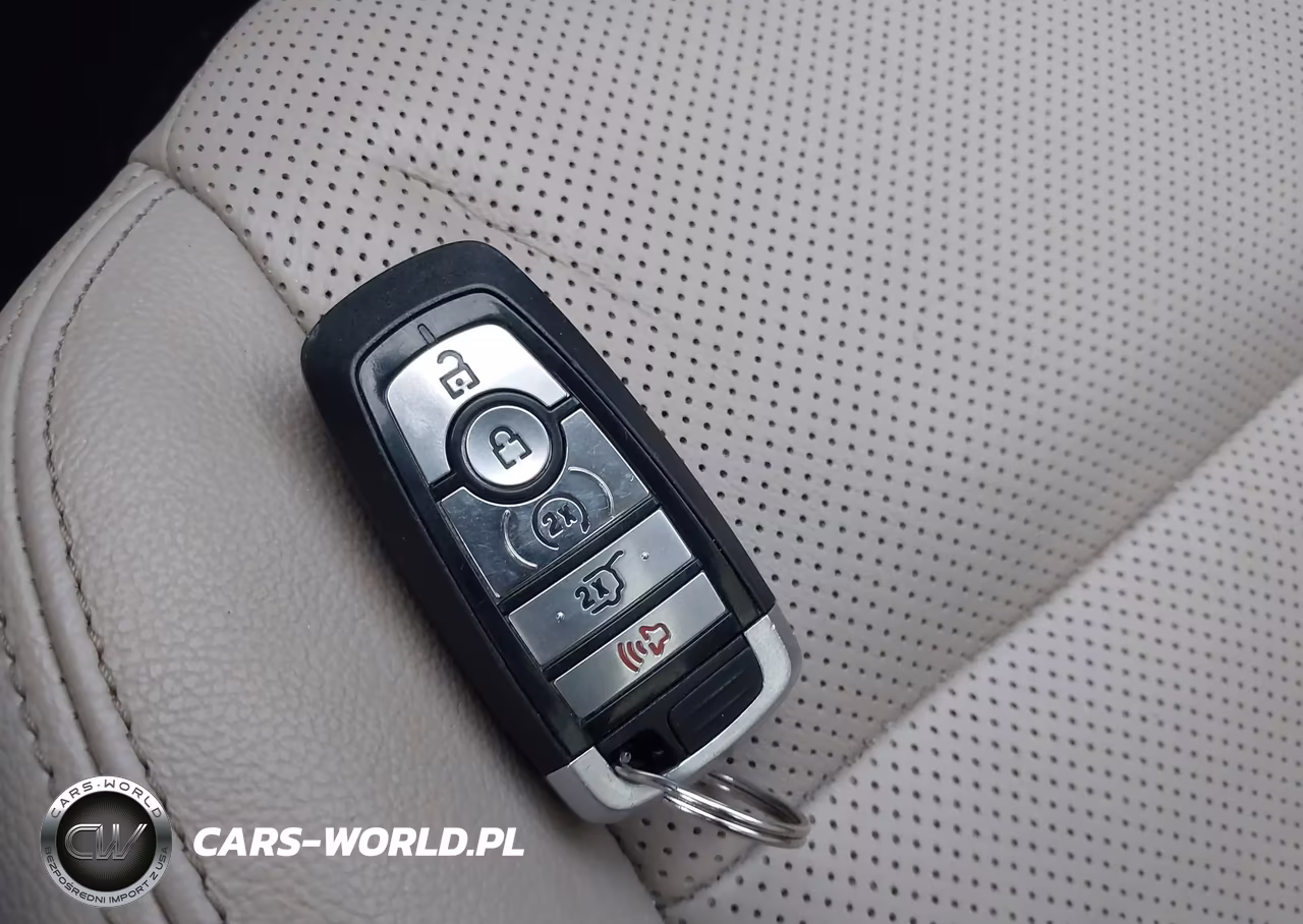 2020 Ford Escape Titanium VIN:1FMCU9J99LUA09579 - 11