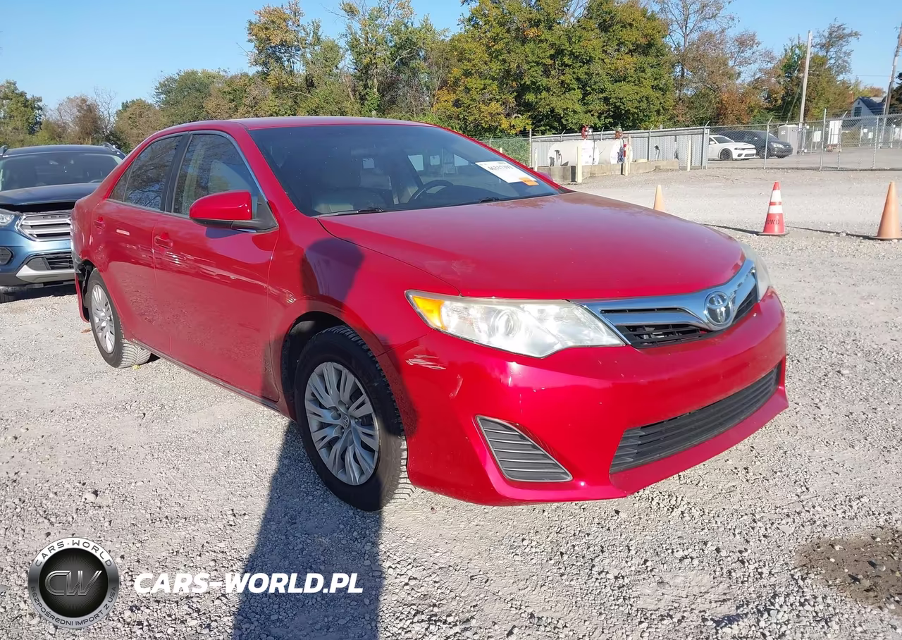 2012 Toyota Camry Le – zdjęcie 1 z 14
