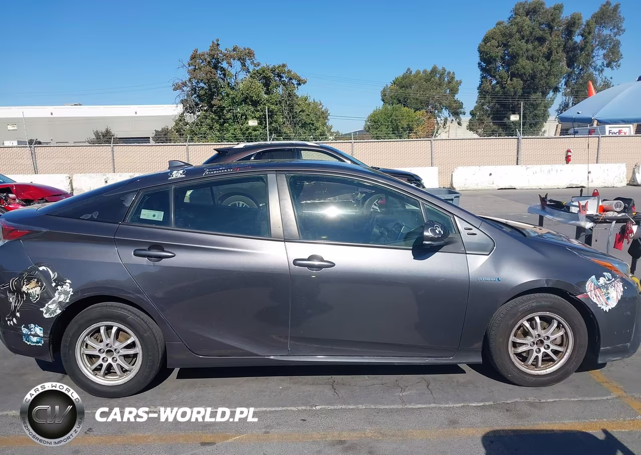 2018 Toyota Prius One VIN:JTDKBRFU4J3601963 - 13