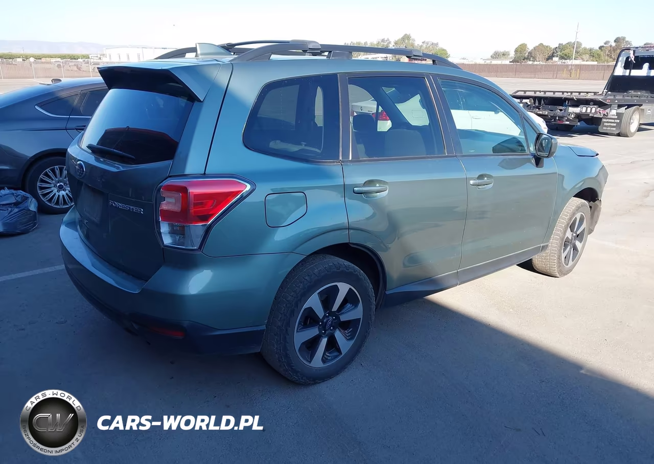 2018 Subaru Forester 2.5I Premium VIN:JF2SJAEC2JH555633 - 4