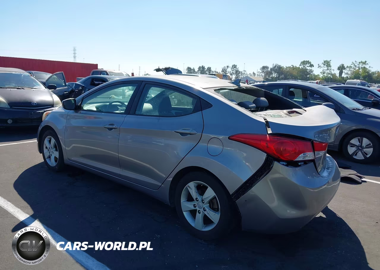 2013 Hyundai Elantra Gls VIN:KMHDH4AE4DU570931 - 3
