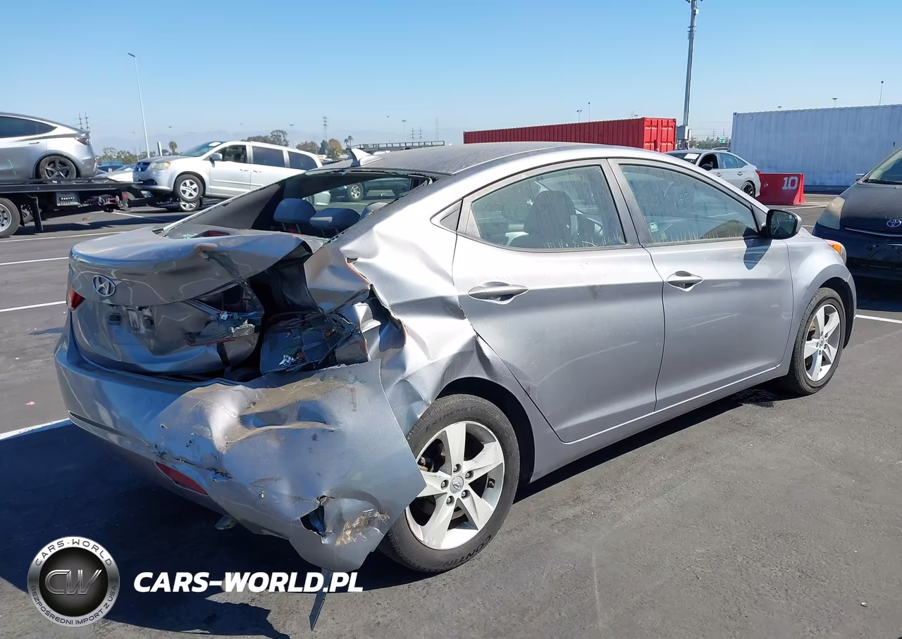 2013 Hyundai Elantra Gls VIN:KMHDH4AE4DU570931 - 4