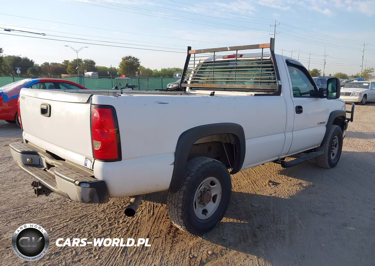 2005 Chevrolet Silverado 2500Hd Work Truck VIN:1GCHC24U55E280088 - 4