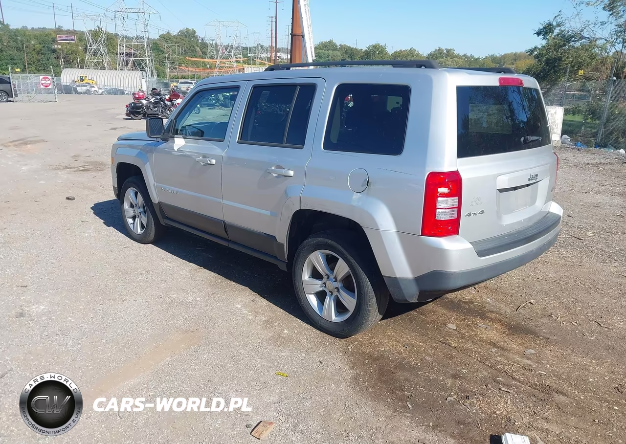 2013 Jeep Patriot Latitude VIN:1C4NJRFB2DD177325 - 3