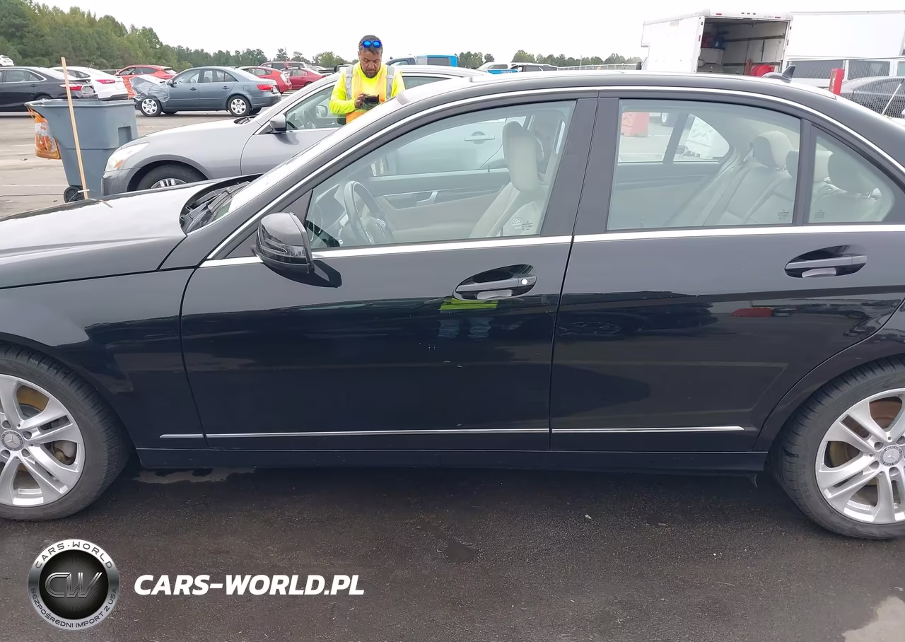 2014 Mercedes-Benz C 300 Luxury 4Matic VIN:WDDGF8AB1ER305513 - 14