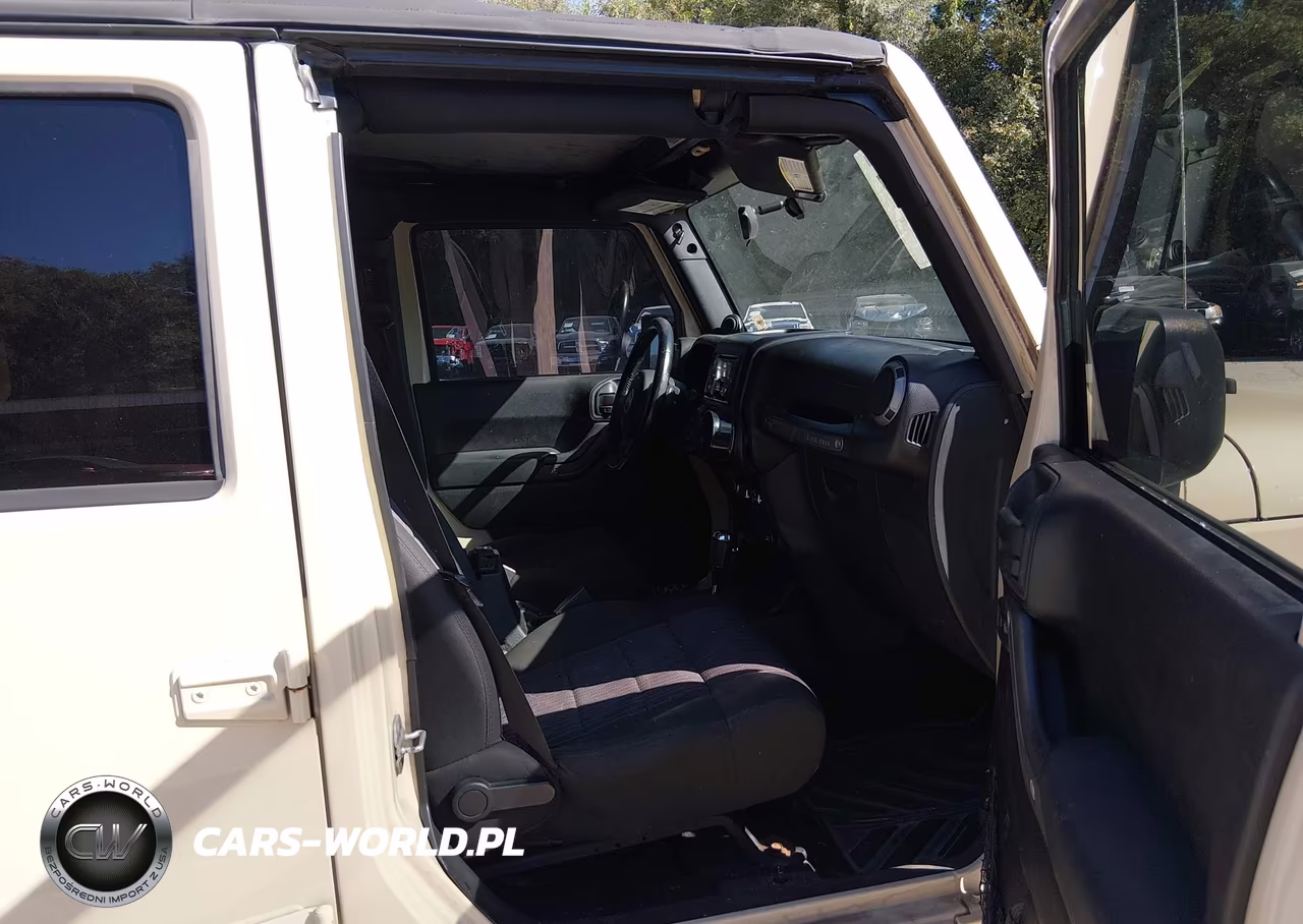 2011 Jeep Wrangler Unlimited Sport VIN:1J4BA3H18BL592120 - 5