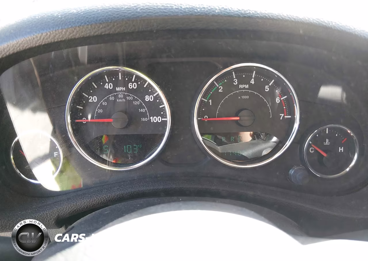 2011 Jeep Wrangler Unlimited Sport VIN:1J4BA3H18BL592120 - 7