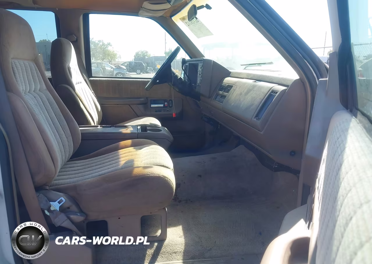 1994 Chevrolet Suburban C1500 VIN:1GNEC16K2RJ348585 - 5