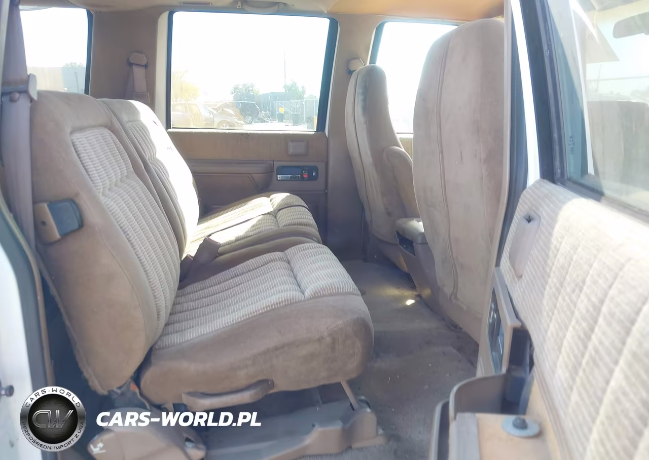 1994 Chevrolet Suburban C1500 VIN:1GNEC16K2RJ348585 - 8