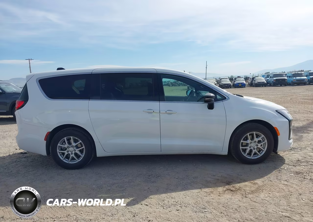 2027 Chrysler Pacifica VIN:2C4RC1BG3VR579691 - 13