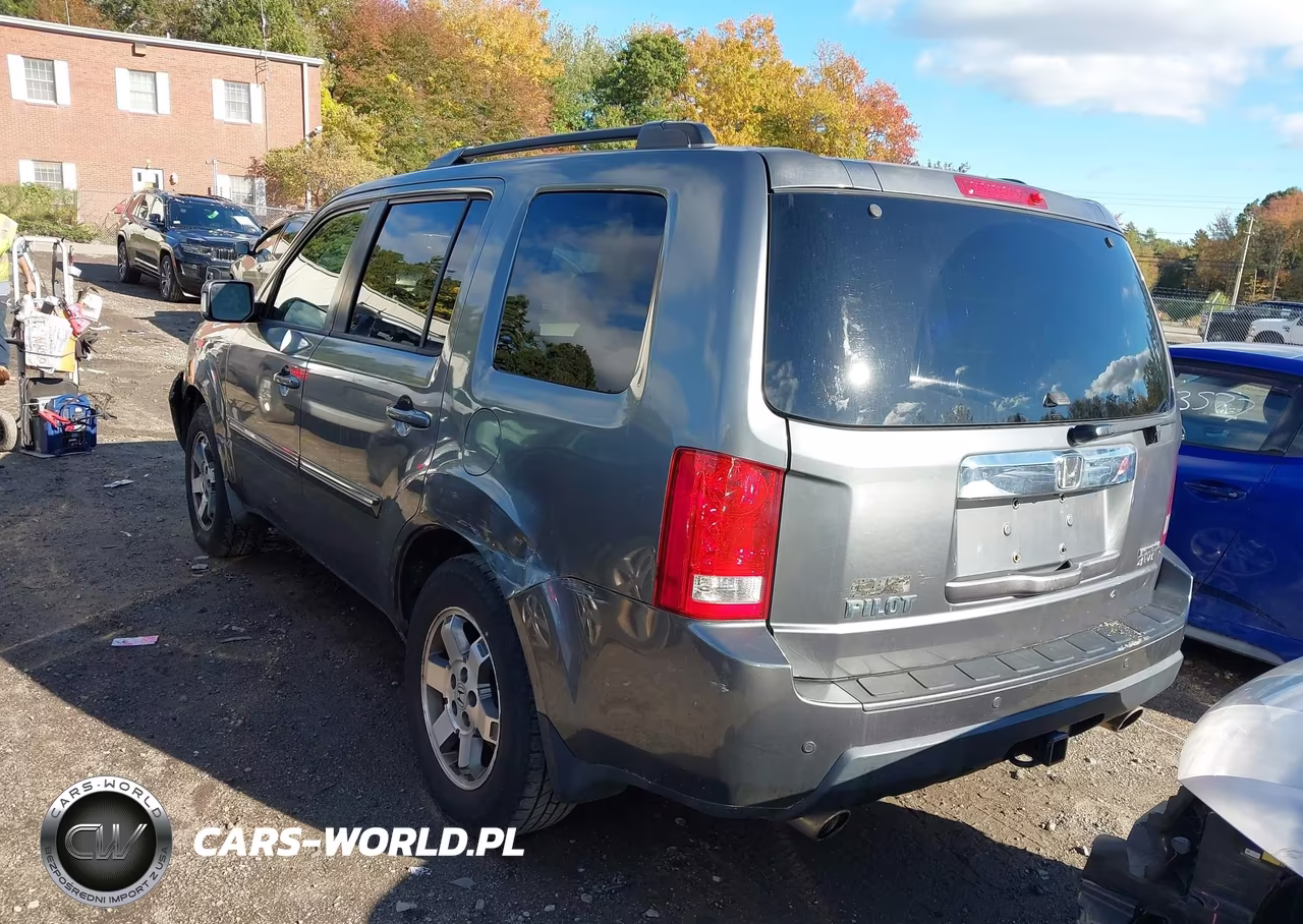 2010 Honda Pilot Touring VIN:5FNYF4H88AB005095 - 3