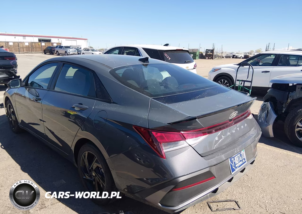 2026 Hyundai Elantra Sel Sport VIN:KMHLM4DG2TU186469 - 3