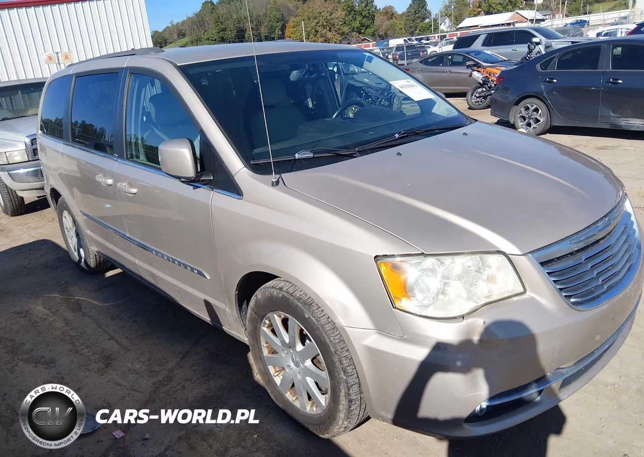 2013 Chrysler Town & Country Touring – zdjęcie 1 z 12
