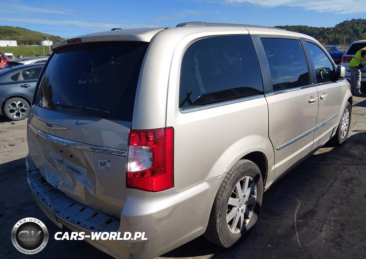 2013 Chrysler Town & Country Touring VIN:2C4RC1BG2DR570754 - 4