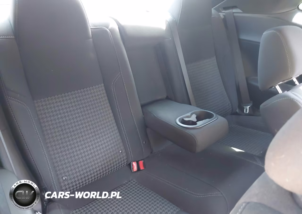 2018 Dodge Challenger Sxt VIN:2C3CDZAG9JH118549 - 8