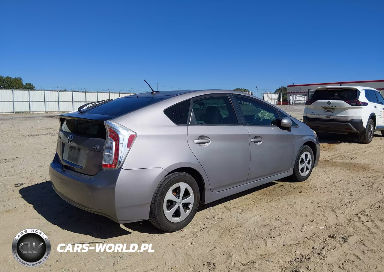 2015 Toyota Prius Three VIN:JTDKN3DU3F1930308 - 4