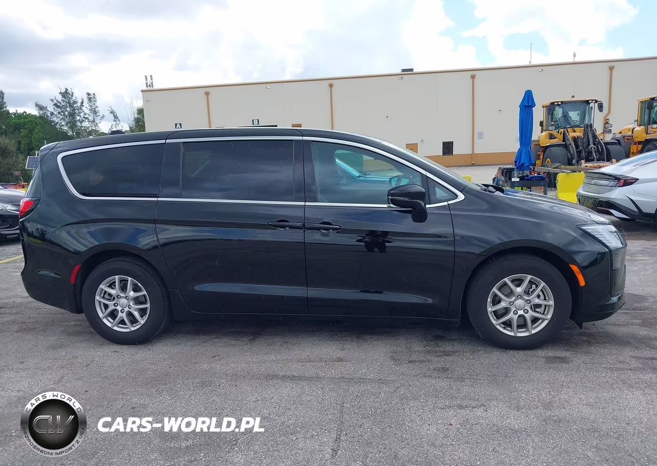 2027 Chrysler Pacifica VIN:2C4RC1BG0VR580717 - 13