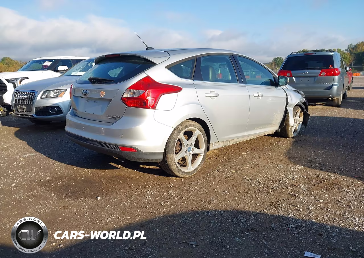 2013 Ford Focus Titanium VIN:1FADP3N20DL193799 - 4