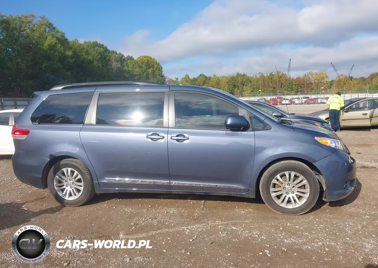 2014 Toyota Sienna Xle V6 8 Passenger VIN:5TDYK3DCXES513330 - 13