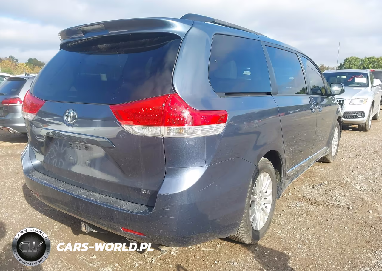2014 Toyota Sienna Xle V6 8 Passenger VIN:5TDYK3DCXES513330 - 4