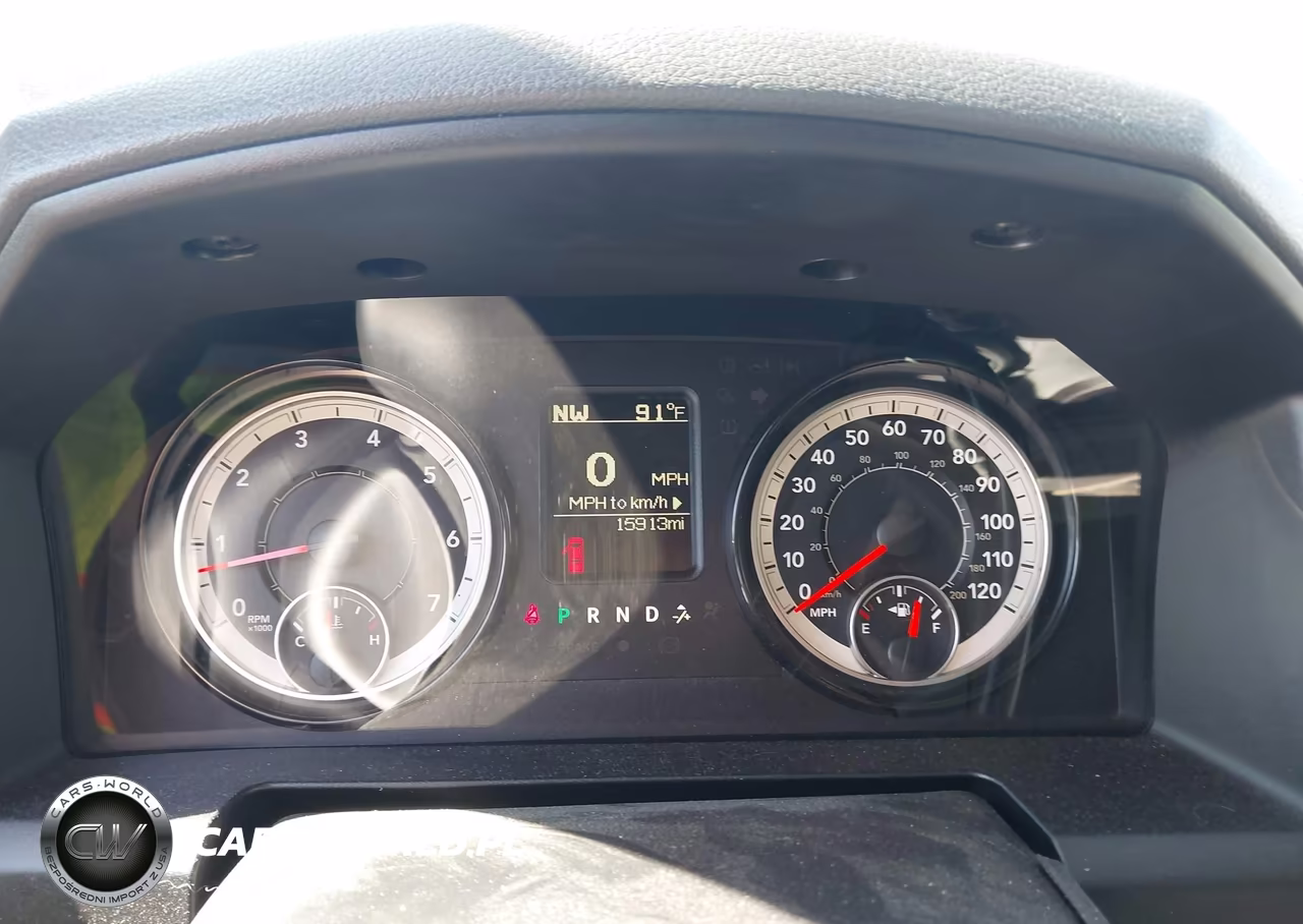 2018 Ram 3500 Tradesman 4X4 8' Box VIN:3C63R3GTXJG299084 - 7