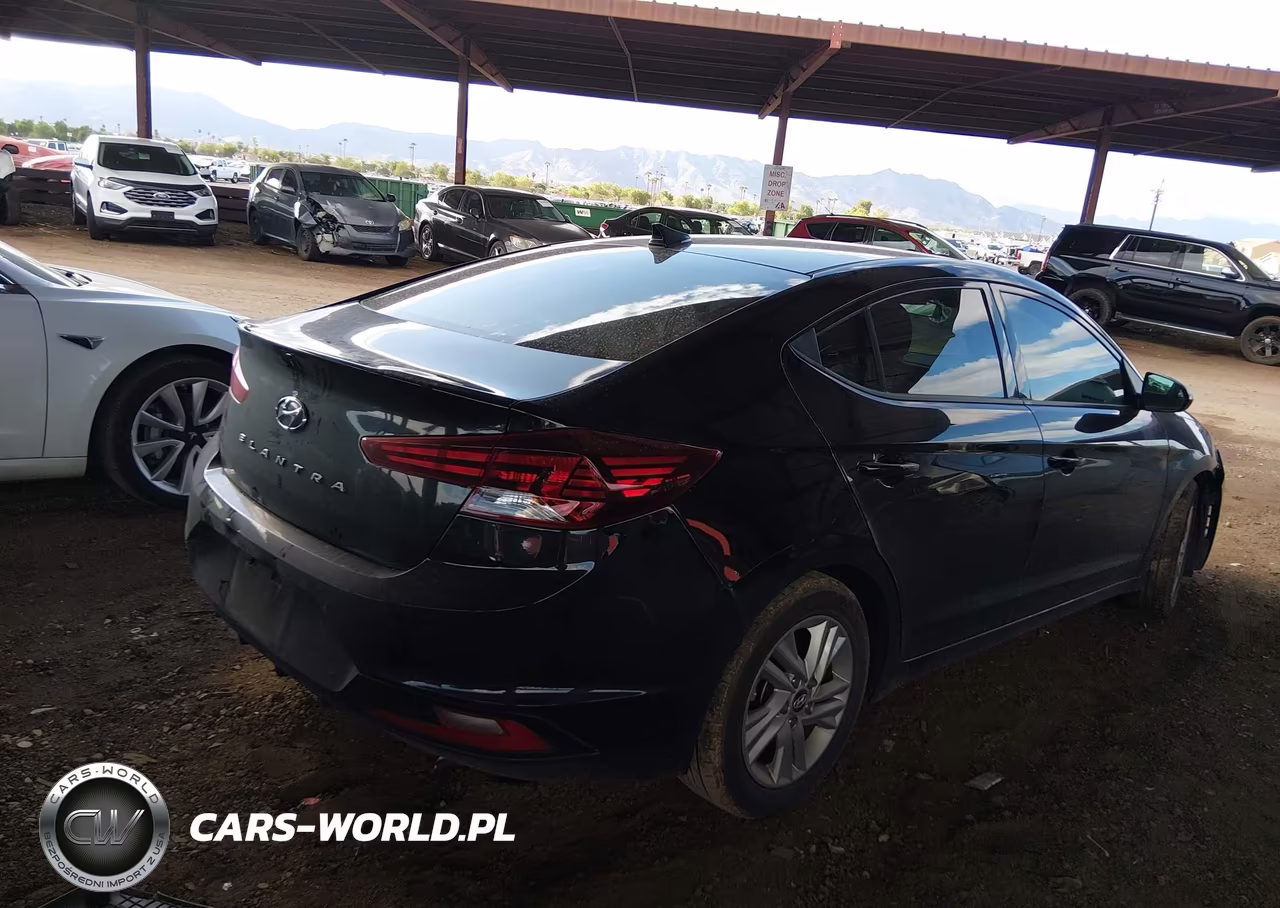 2019 Hyundai Elantra Sel VIN:5NPD84LF1KH415982 - 4