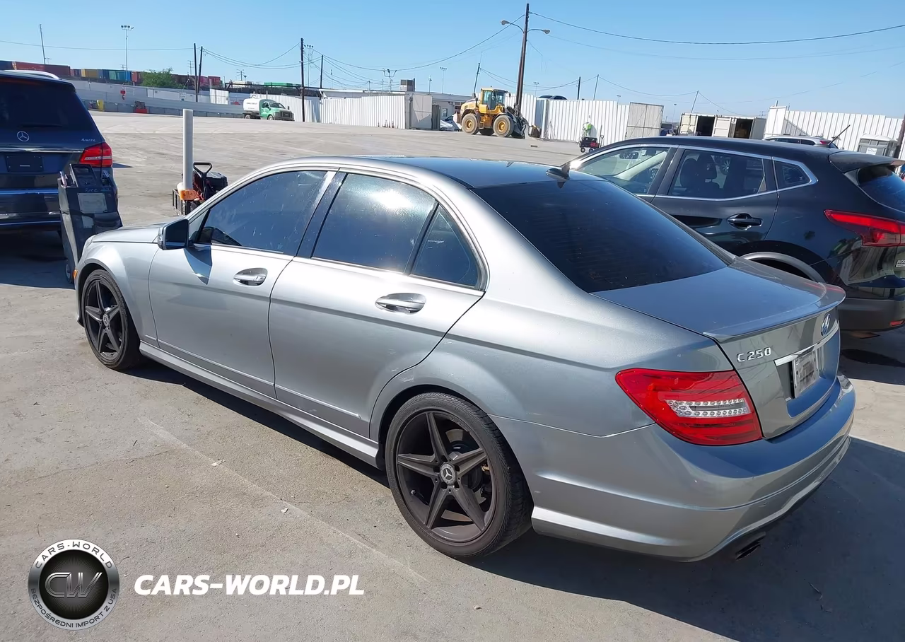 2013 Mercedes-Benz C 250 Sport VIN:WDDGF4HB8DR254654 - 3
