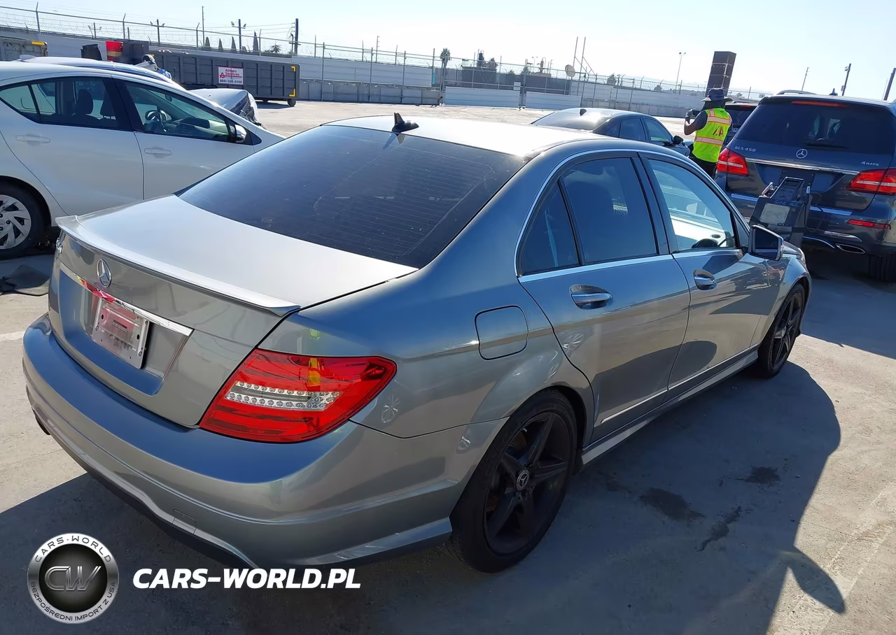2013 Mercedes-Benz C 250 Sport VIN:WDDGF4HB8DR254654 - 4