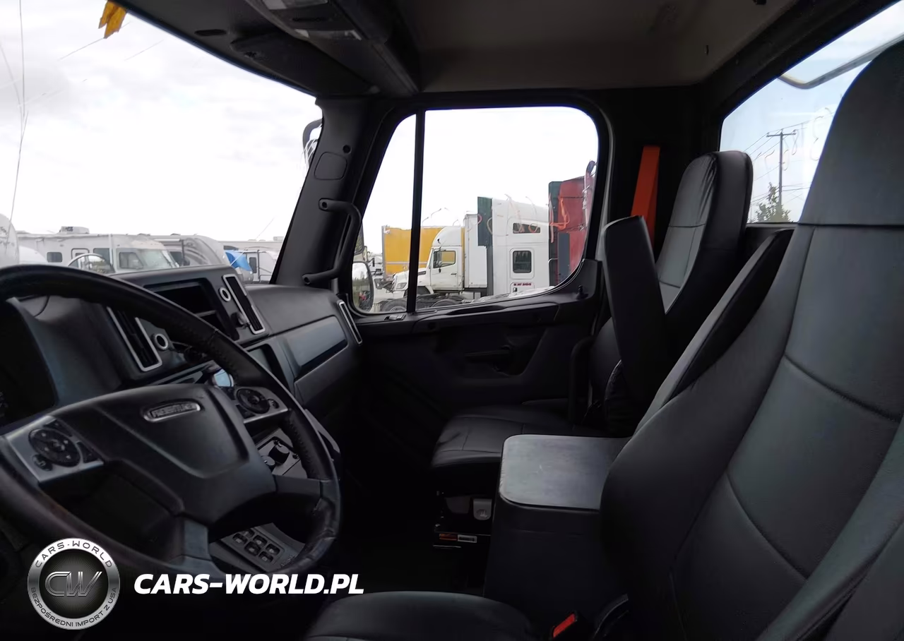 2025 Freightliner M2 106 VIN:3AKBCYD2XSDVK7797 - 15