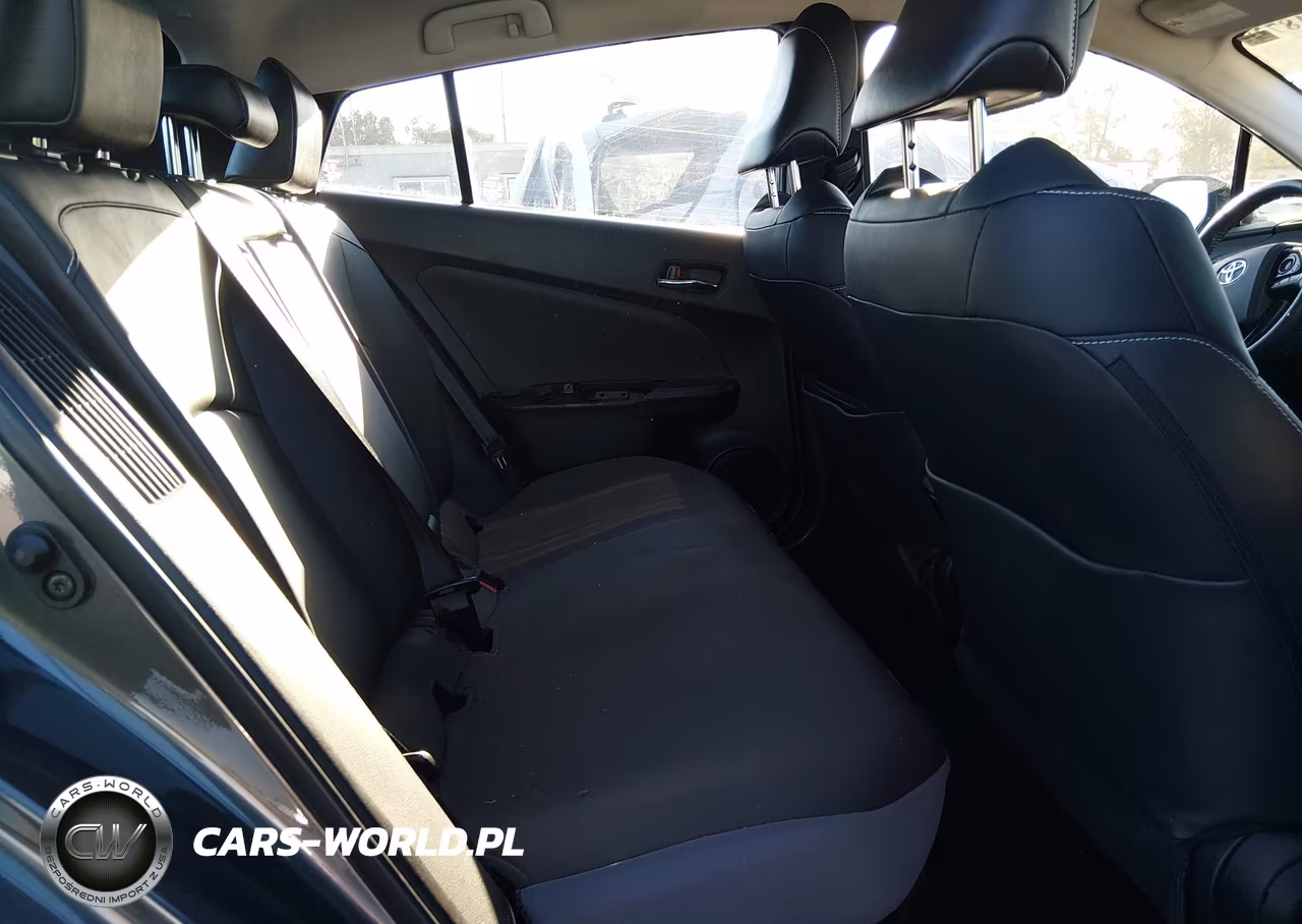 2021 Toyota Prius Prime Limited VIN:JTDKAMFP7M3177313 - 8