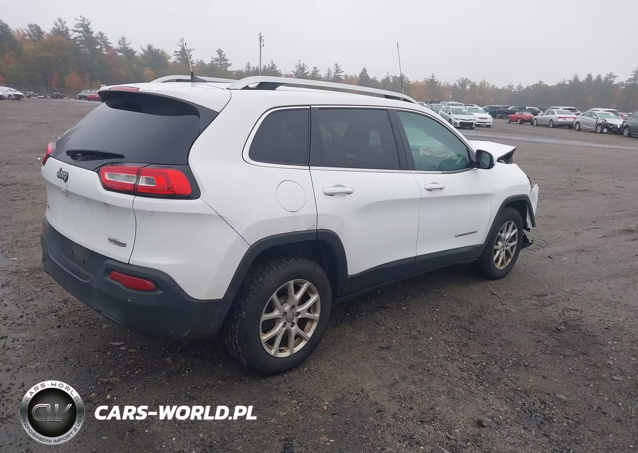 2016 Jeep Cherokee Latitude VIN:1C4PJMCB9GW371942 - 4