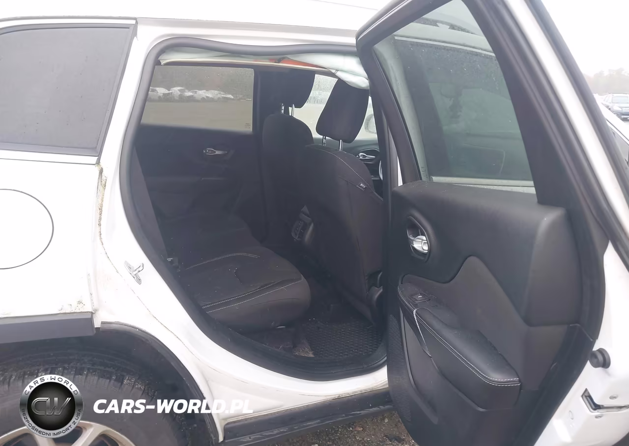 2016 Jeep Cherokee Latitude VIN:1C4PJMCB9GW371942 - 8