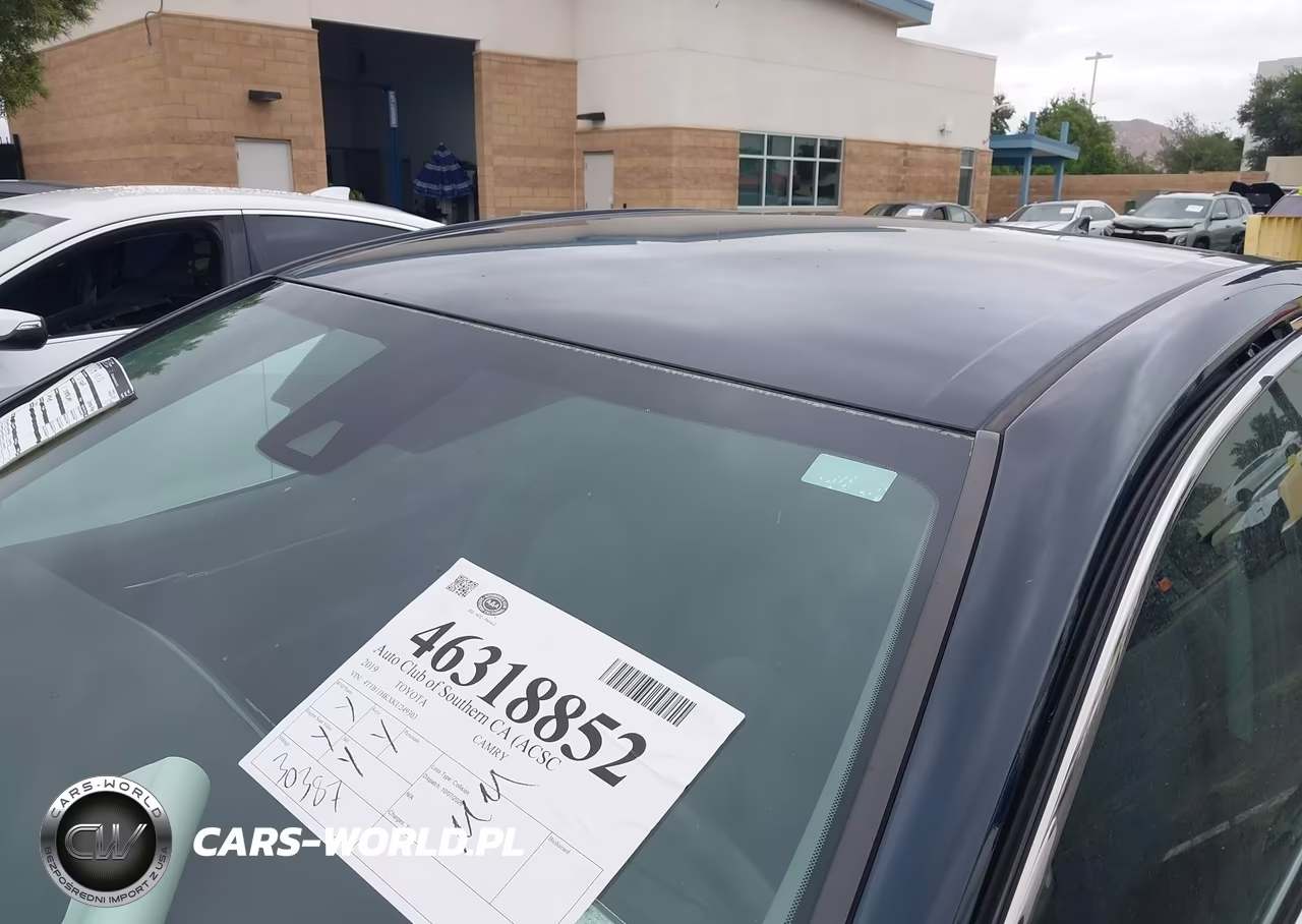 2019 Toyota Camry Le VIN:4T1B11HKXKU249303 - 18
