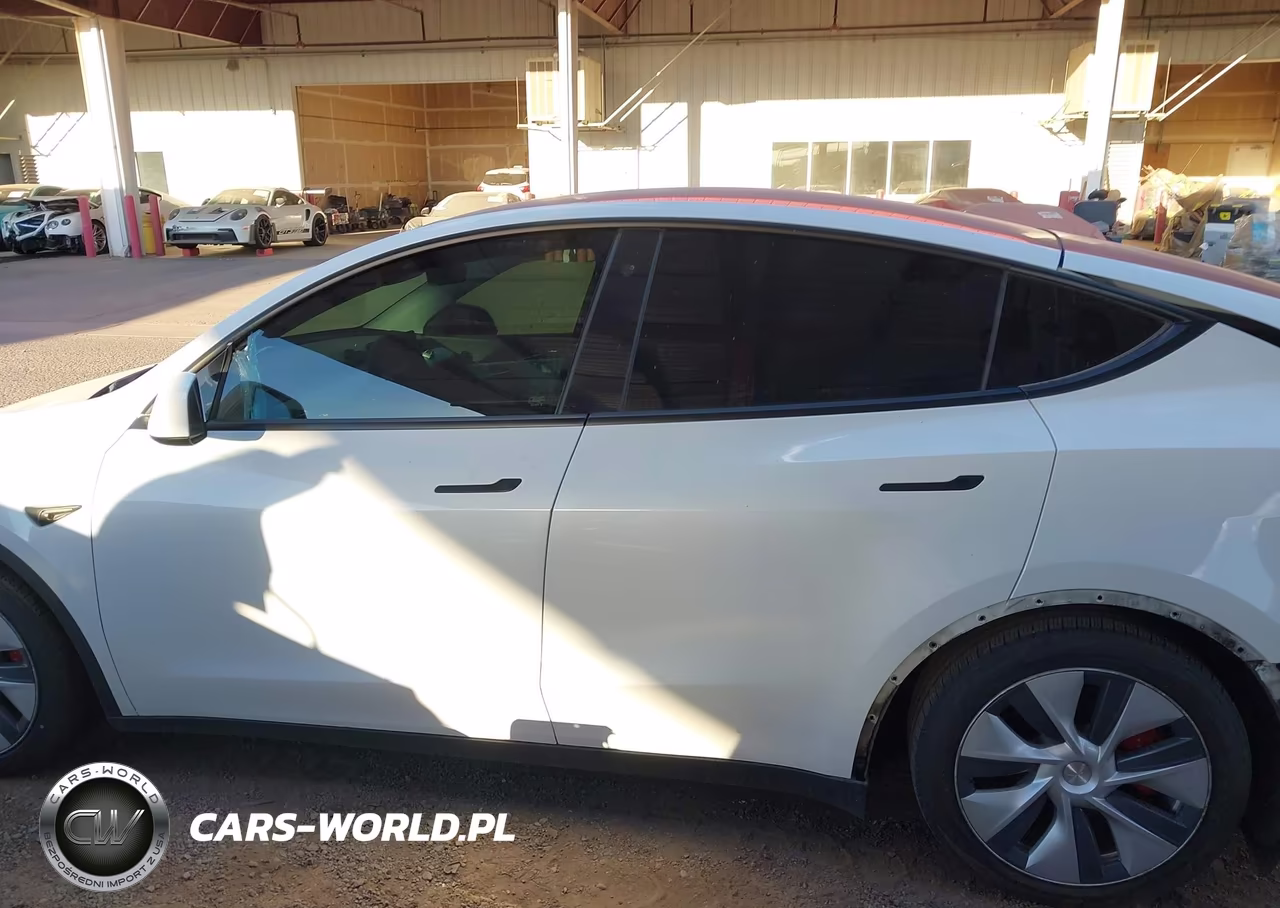 2022 Tesla Model Y Performance Dual Motor All-Wheel Drive VIN:7SAYGDEF4NF347314 - 13