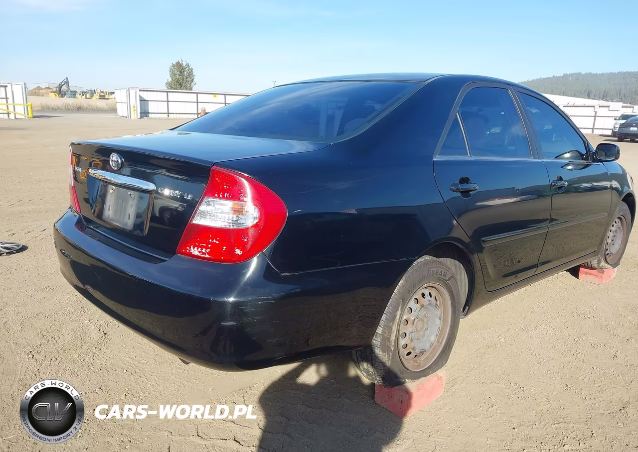 2003 Toyota Camry Le VIN:JTDBE32K930150901 - 4
