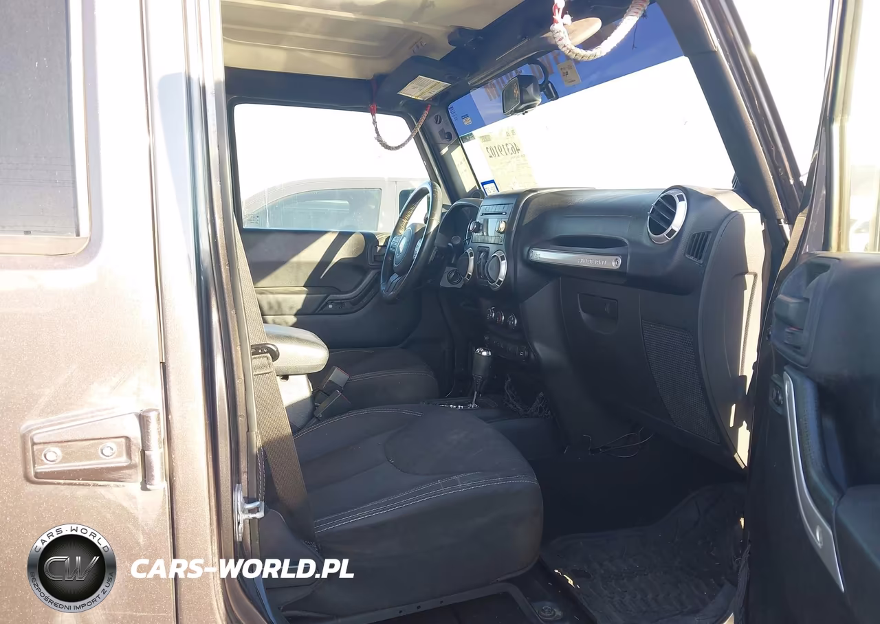 2014 Jeep Wrangler Unlimited Rubicon VIN:1C4BJWFG8EL274887 - 5