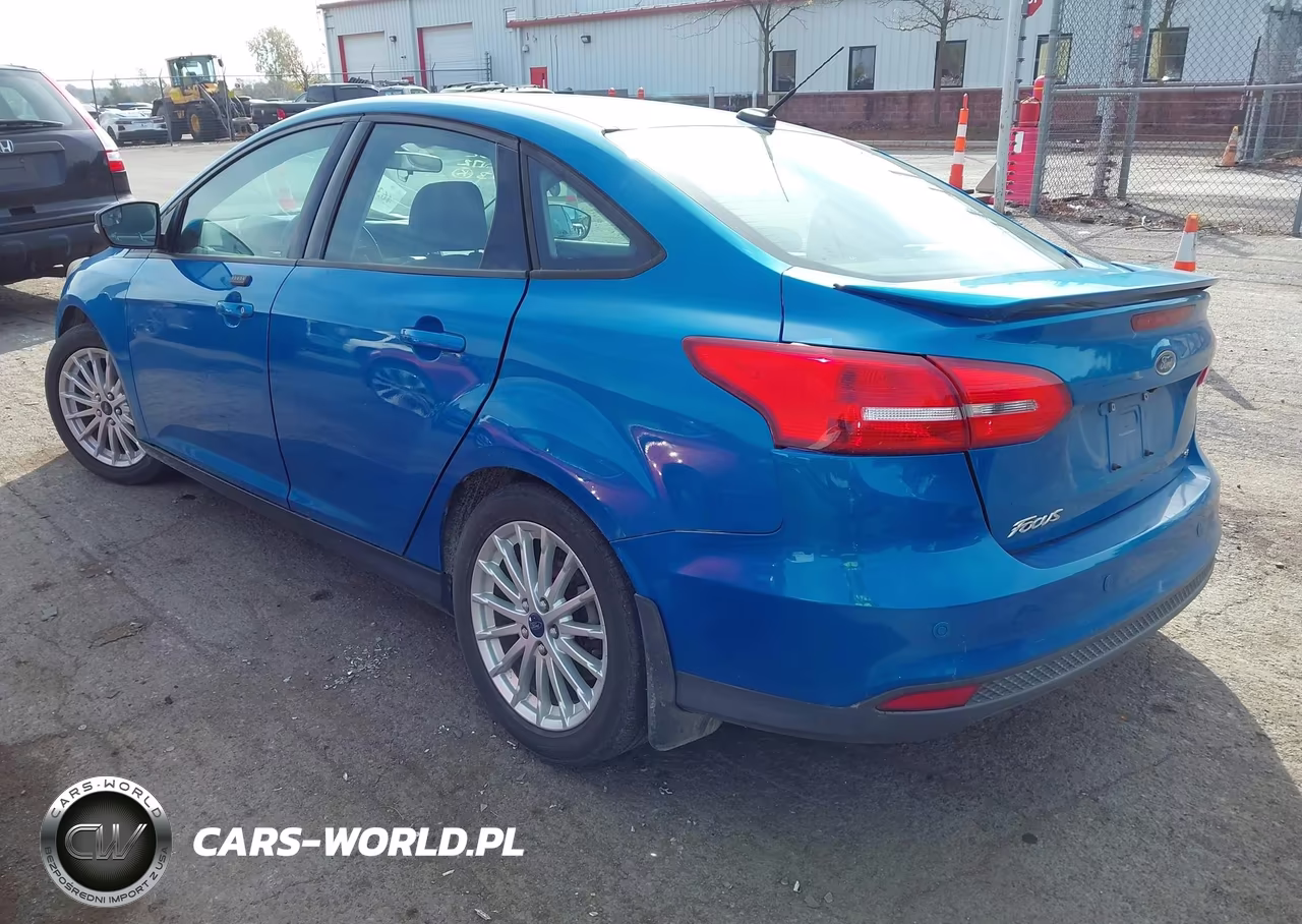 2015 Ford Focus Se VIN:1FADP3F22FL200172 - 3