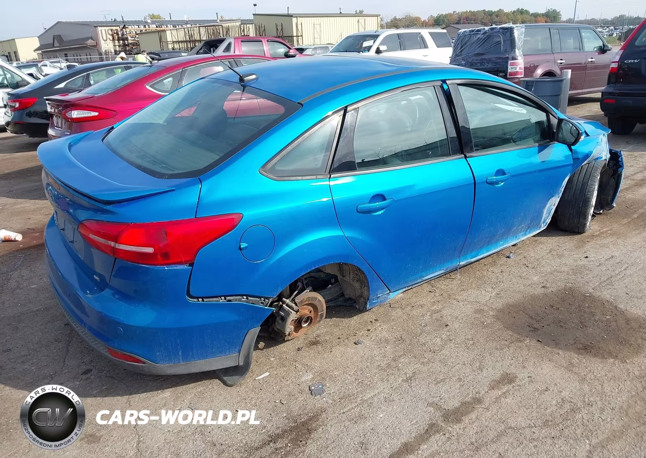 2015 Ford Focus Se VIN:1FADP3F22FL200172 - 4