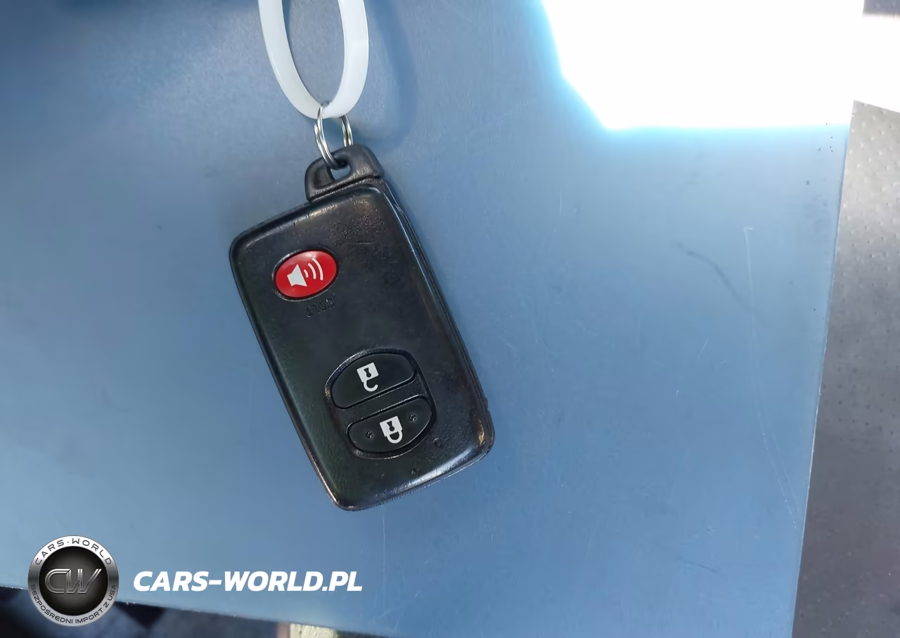 2014 Toyota Prius Two VIN:JTDKN3DU6E1770570 - 11