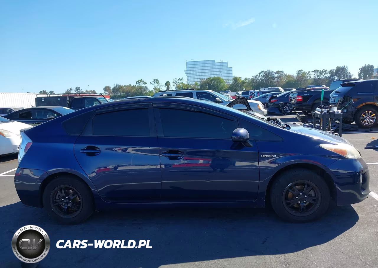 2014 Toyota Prius Two VIN:JTDKN3DU6E1770570 - 13
