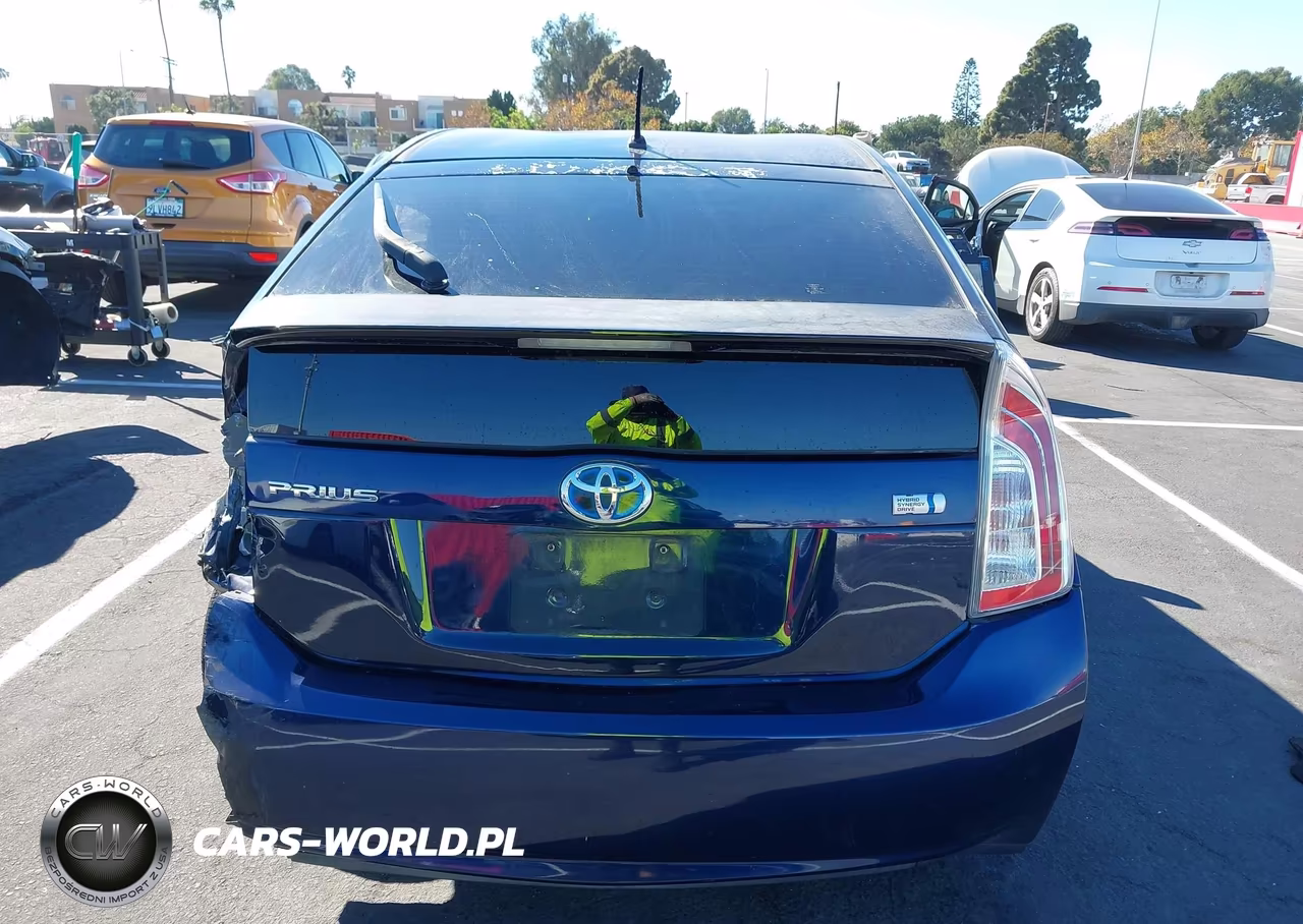 2014 Toyota Prius Two VIN:JTDKN3DU6E1770570 - 16