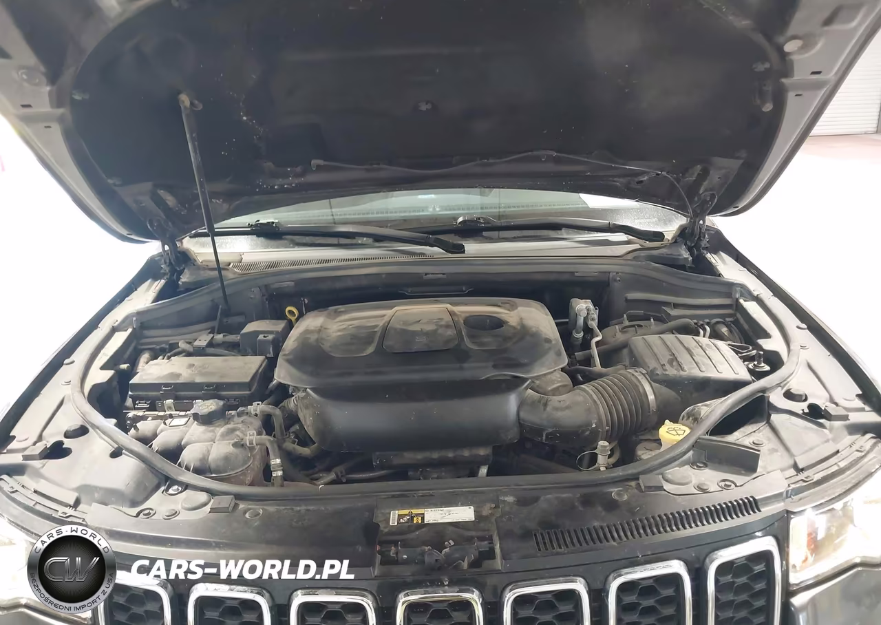2019 Jeep Grand Cherokee Laredo E 4X4 VIN:1C4RJFAG0KC754262 - 10