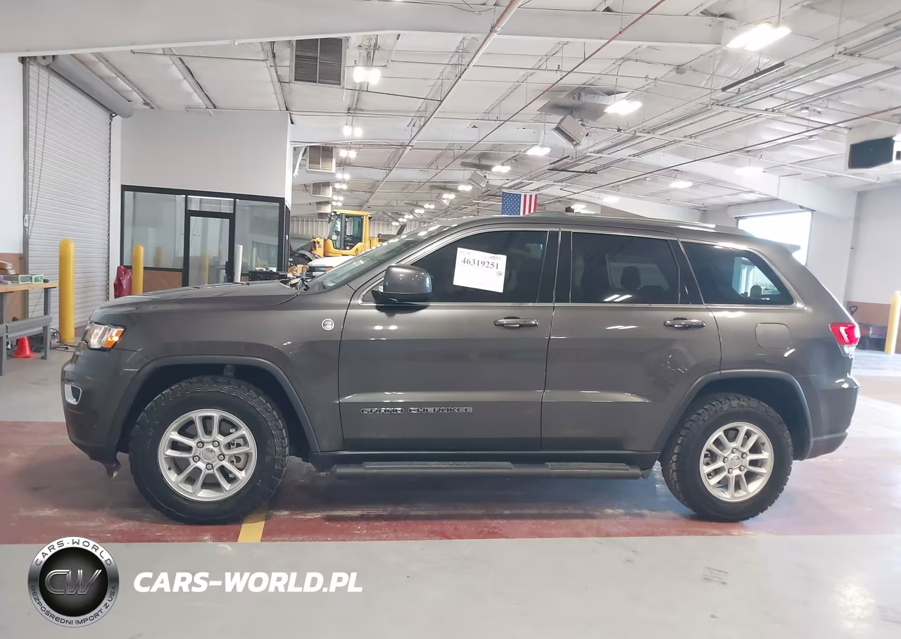2019 Jeep Grand Cherokee Laredo E 4X4 VIN:1C4RJFAG0KC754262 - 17
