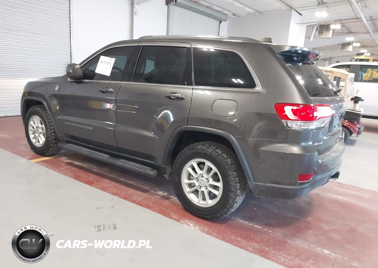 2019 Jeep Grand Cherokee Laredo E 4X4 VIN:1C4RJFAG0KC754262 - 3