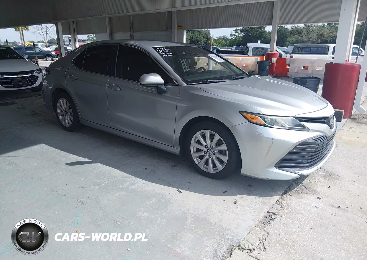 2018 Toyota Camry Le VIN:4T1B11HK5JU022907 - 1