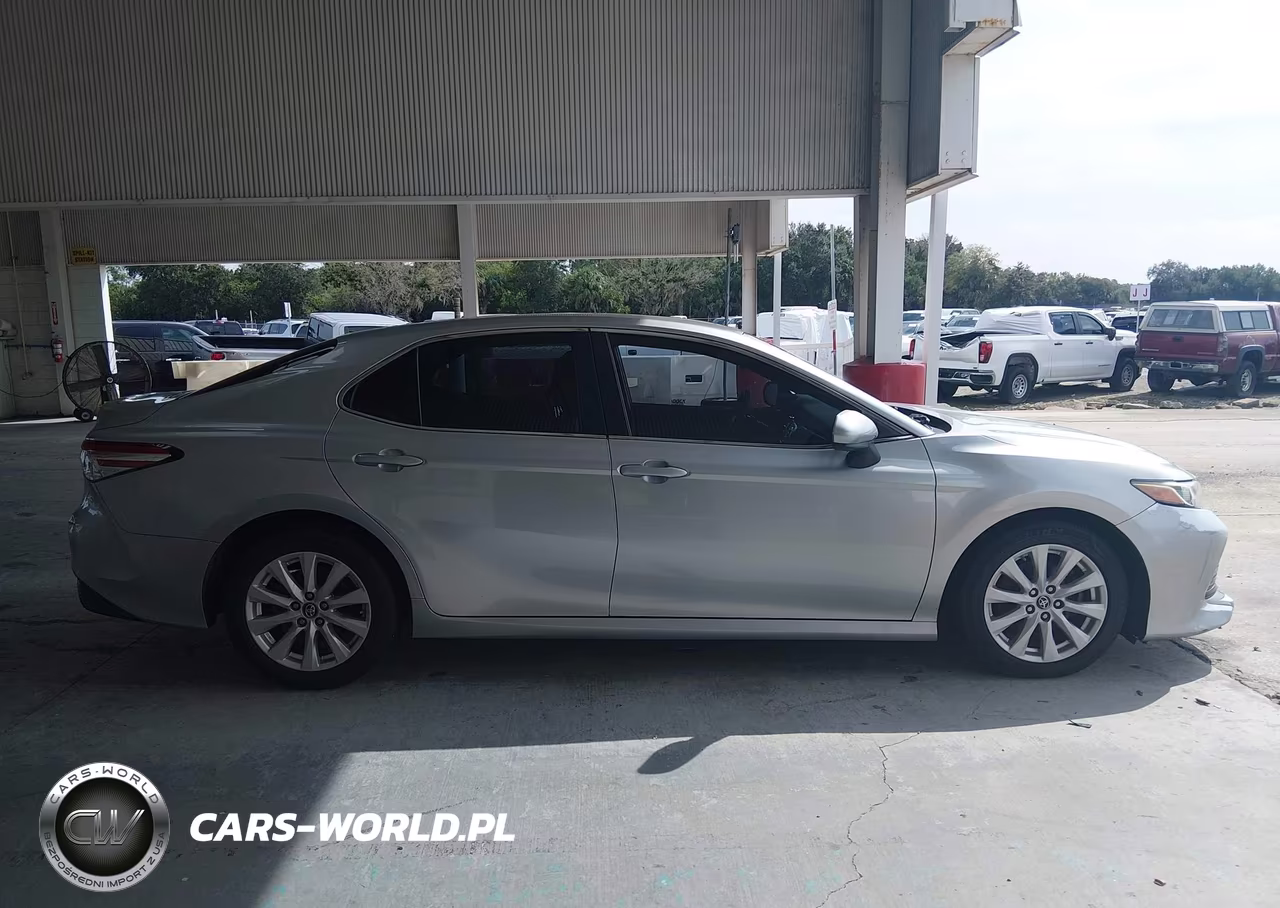 2018 Toyota Camry Le VIN:4T1B11HK5JU022907 - 14
