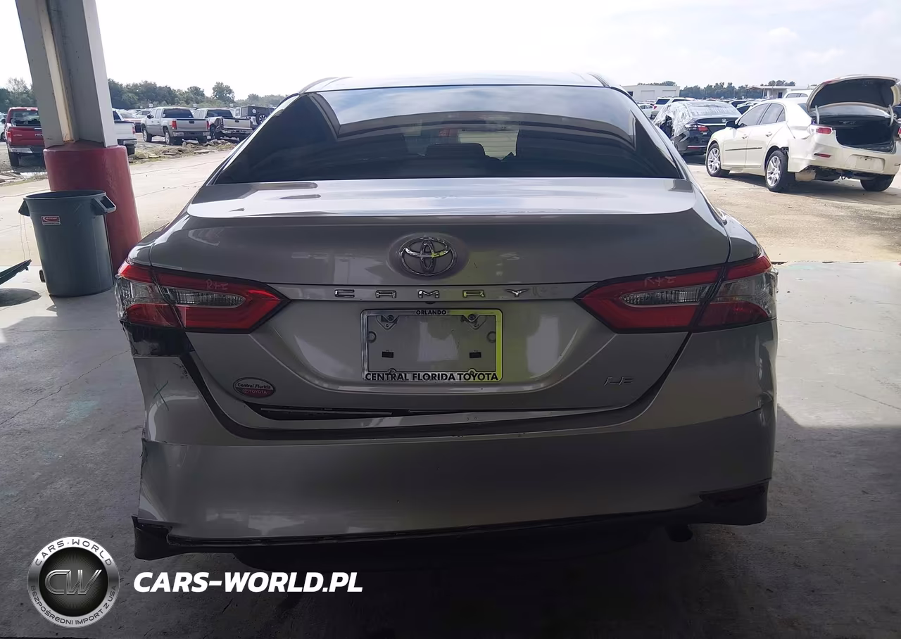 2018 Toyota Camry Le VIN:4T1B11HK5JU022907 - 17