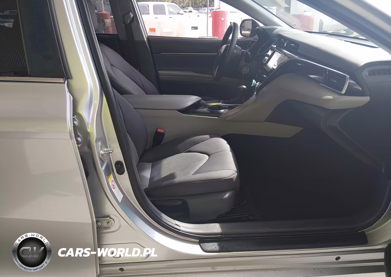 2018 Toyota Camry Le VIN:4T1B11HK5JU022907 - 5