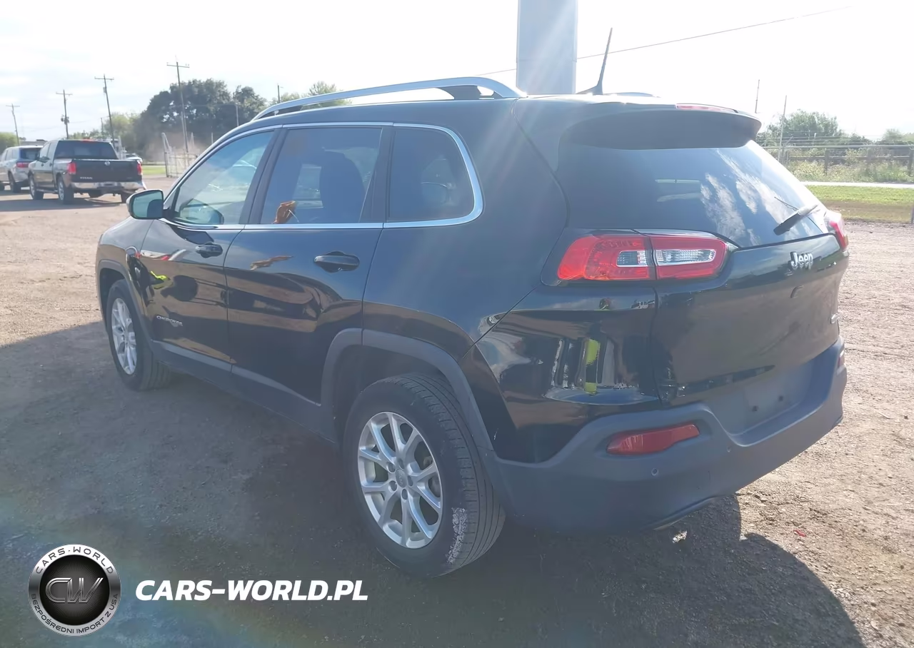 2018 Jeep Cherokee Latitude Plus Fwd VIN:1C4PJLLBXJD511297 - 3